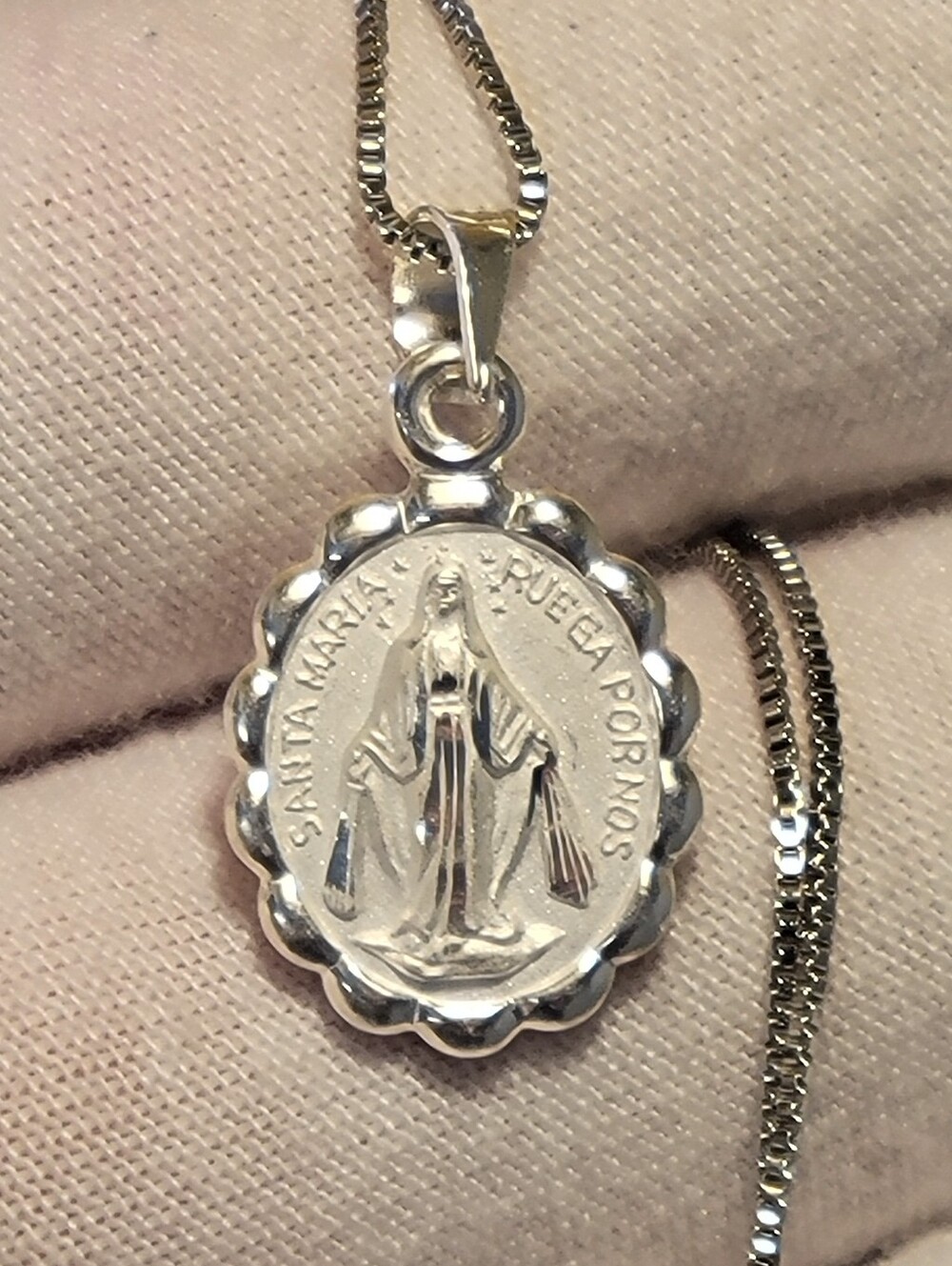 925 sterling silver Miraculous Medal with scalloped edges